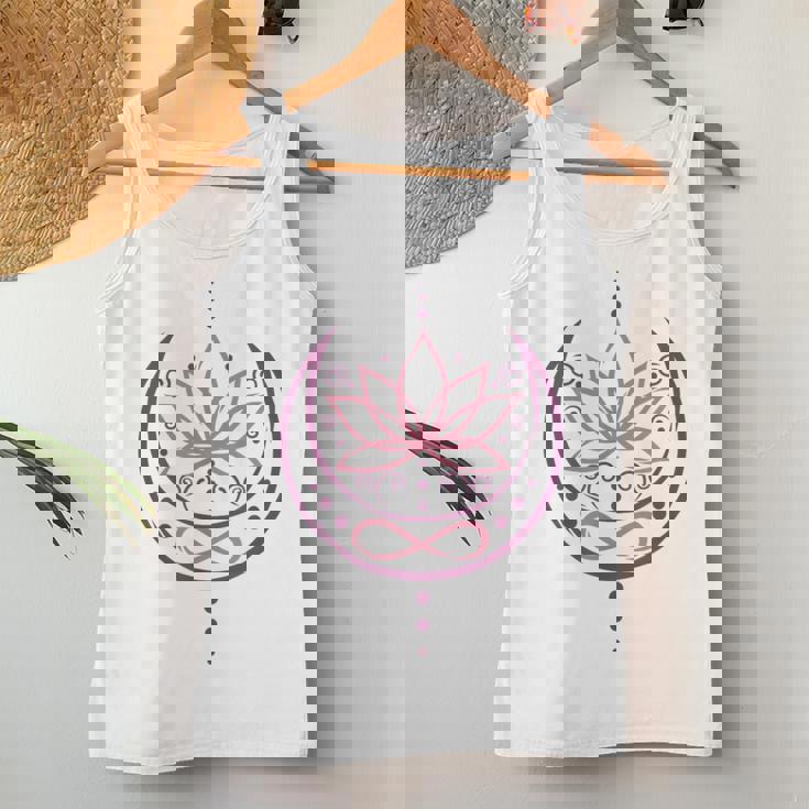 月と無限のシンボルの蓮 ヨガと禅 蓮の花 レディースタンクトップ 面白い贈り物