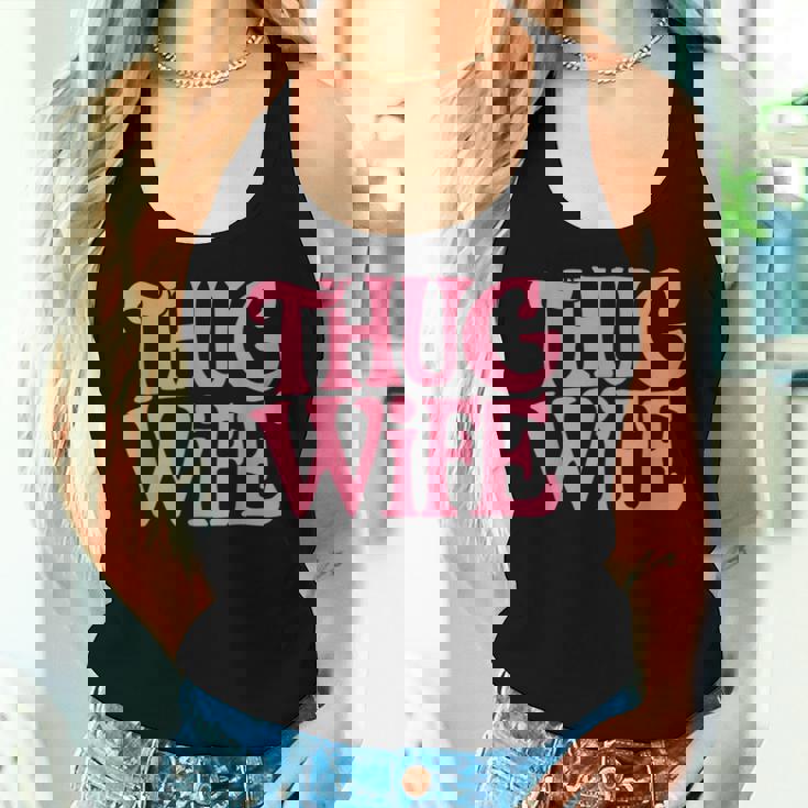 Pink Thug Wife クラシックなギャングスタイルのレトロなステートメント レディースタンクトップ 彼女への贈り物