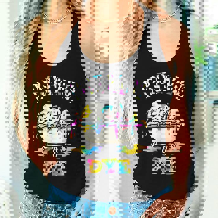 面白いイースターしゃれ。染める準備をする卵狩り。男性、女性、子供用。 レディースタンクトップ 彼女への贈り物