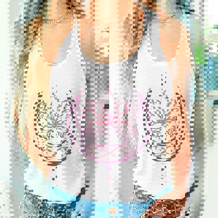 月と無限のシンボルの蓮 ヨガと禅 蓮の花 レディースタンクトップ 彼女への贈り物