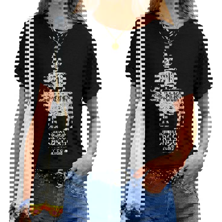 Cow Pig Chicken Bbq Joke 牛と豚と鶏 おかしいバーベキューミートイーター シェフギフト レディースTシャツ