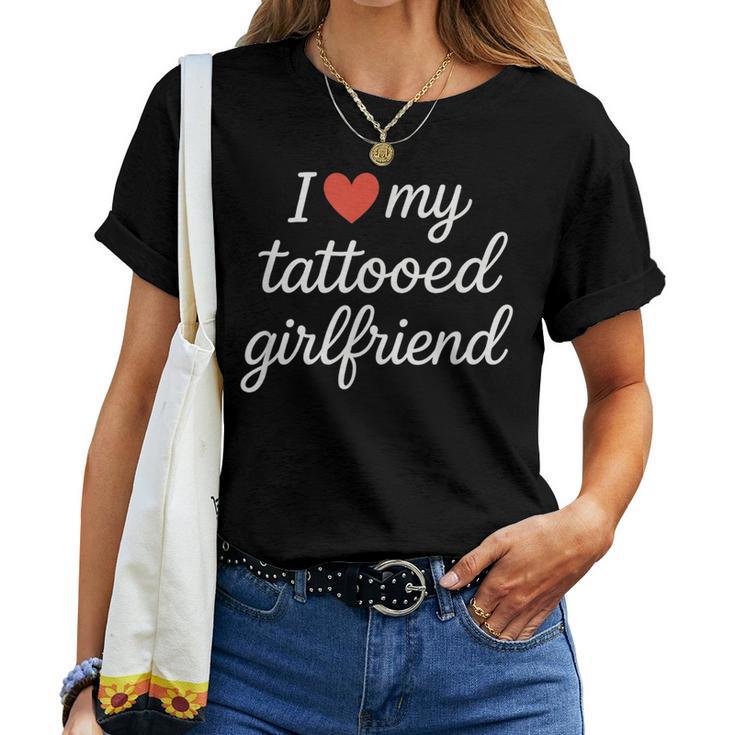 I Heart My Tattooed Girlfriend かわいいレッドハートデザイン レディースTシャツ