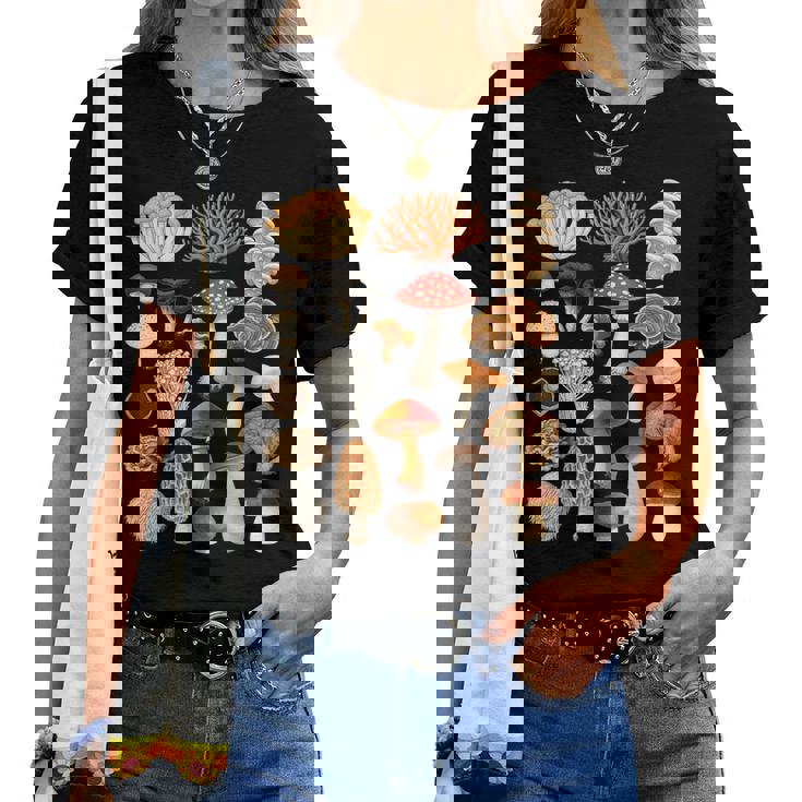 キノコの種類 自然 コテージコア ファン 男の子 女の子 キッズ レディースTシャツ