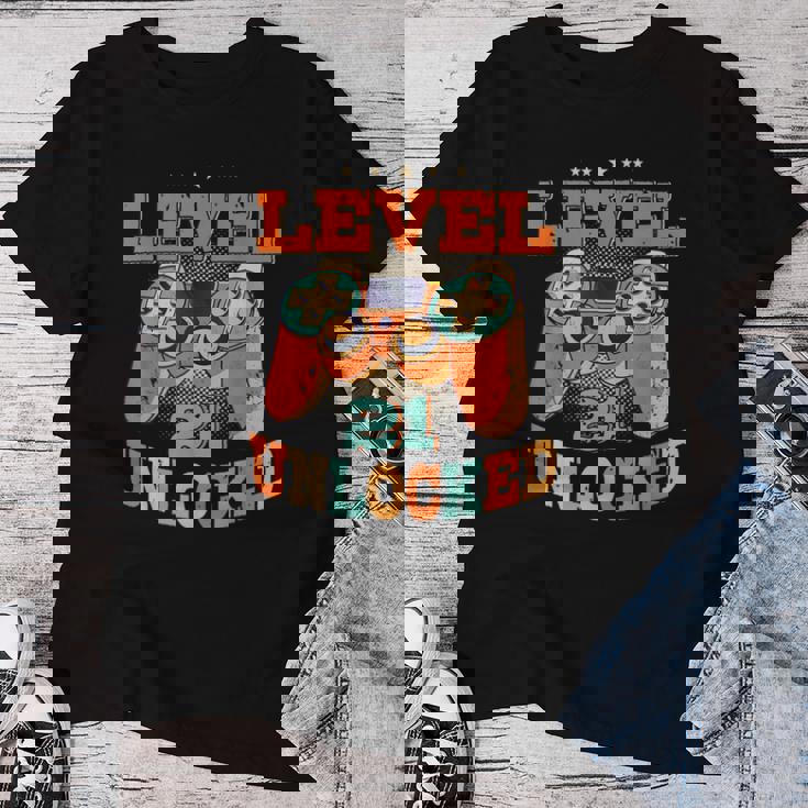 21歳の誕生日プレゼント 21歳 男性と女性、ビデオゲーム 2000年生まれ レディースTシャツ 面白い贈り物