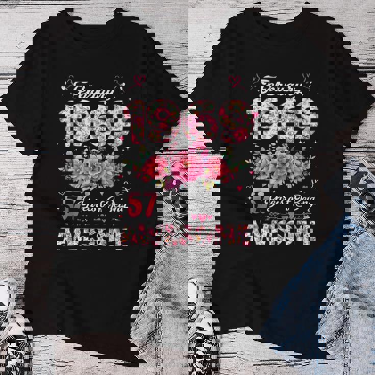 57歳 1969年2月 花柄 57歳 誕生日 男性 女性 レディースTシャツ 面白い贈り物
