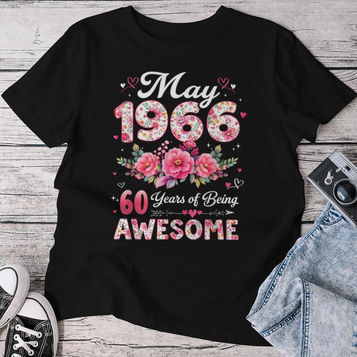 60歳 1966年5月 花柄 60歳 誕生日 男性 女性 レディースTシャツ 面白い贈り物