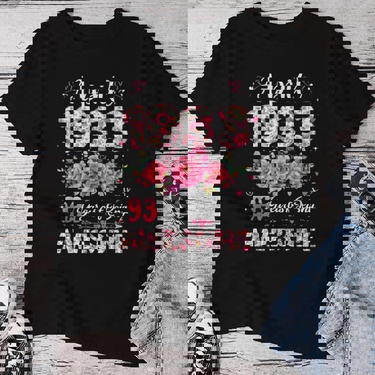 93歳 1933年4月 花柄 93歳 誕生日 男性 女性 レディースTシャツ 面白い贈り物