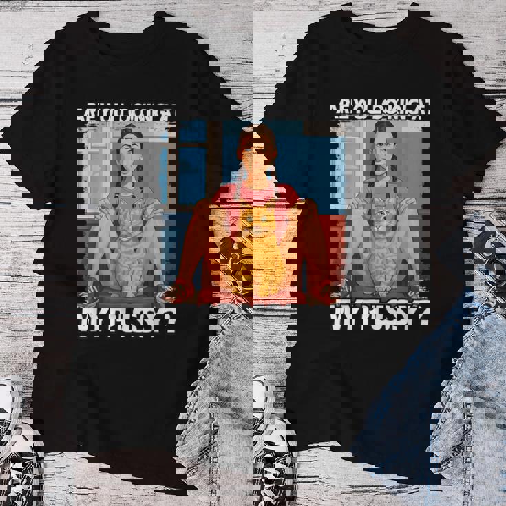 Pussy Meme Adult Girls Pun Are You Looking At My Pussy レディースTシャツ 面白い贈り物