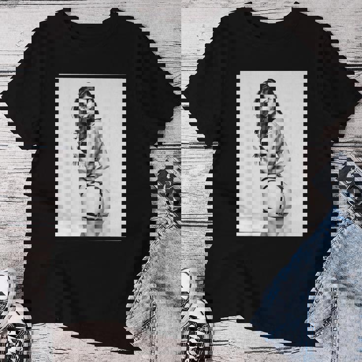 Hot Girl On 男性用 セクシー ブルネット ピンナップガール B&W レディースTシャツ 面白い贈り物