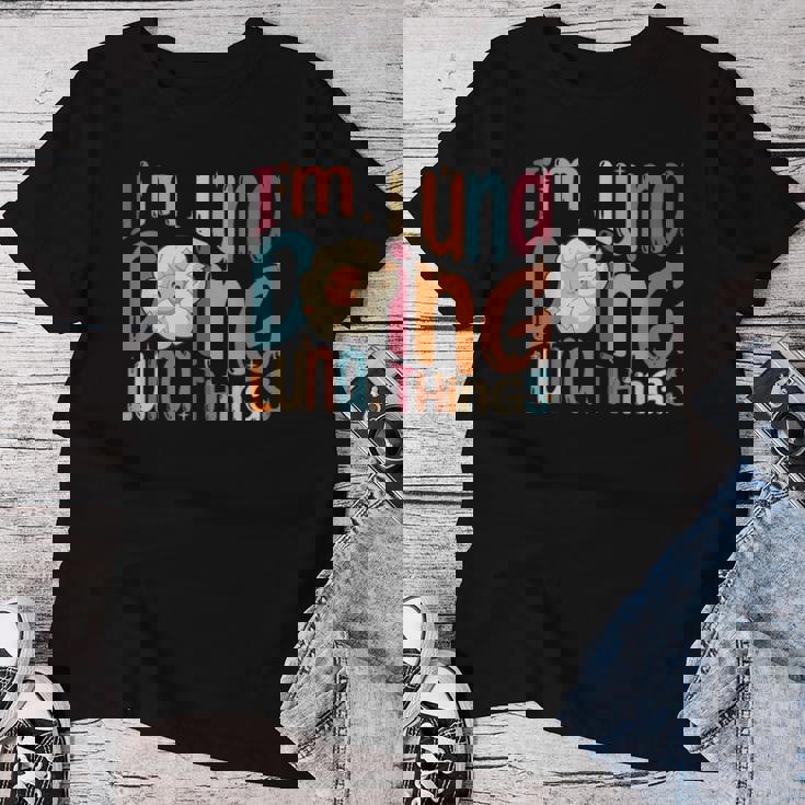 I'm Luna Doing Luna Things Groovy Retro Luna レディースTシャツ 面白い贈り物