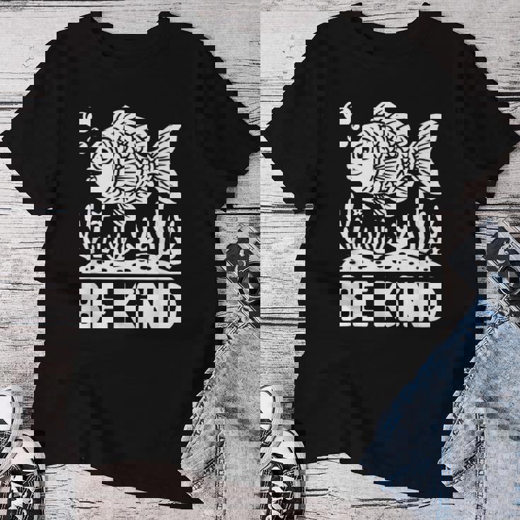 Be Kind Fish 学校教師の初日おめでとう レディースTシャツ 面白い贈り物