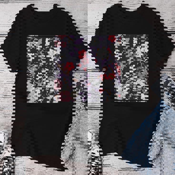 クラシックな桜柄の繊細なピンクの花びら。 レディースTシャツ 面白い贈り物