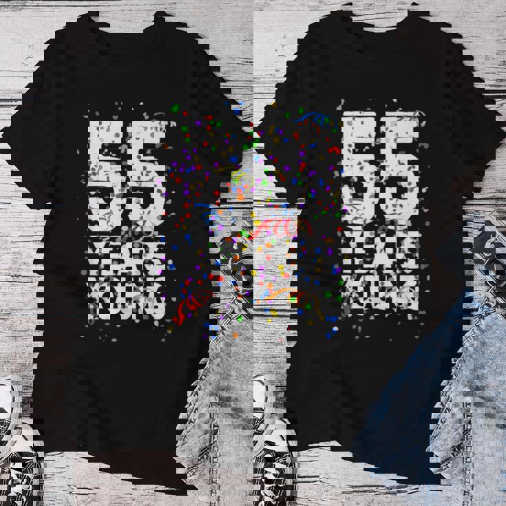 面白い 55 歳 若い55歳の誕生日おめでとうシャツ 男性用 女性用 レディースTシャツ 面白い贈り物