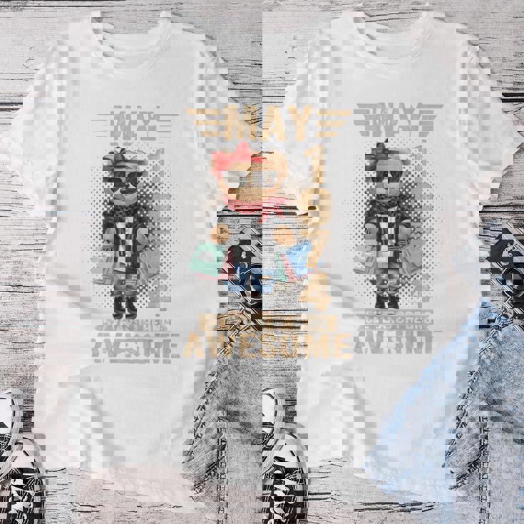 オンバック 5月52日 誕生日 男性 女性 1974年 テディベア レディースTシャツ 面白い贈り物