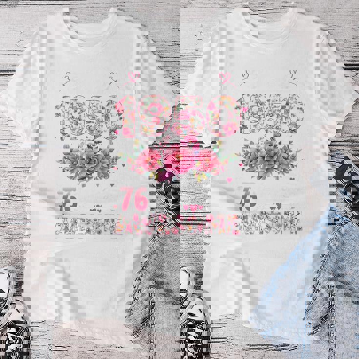 オンバック 76歳 1950年3月 花柄 76歳の誕生日 レディースTシャツ 面白い贈り物