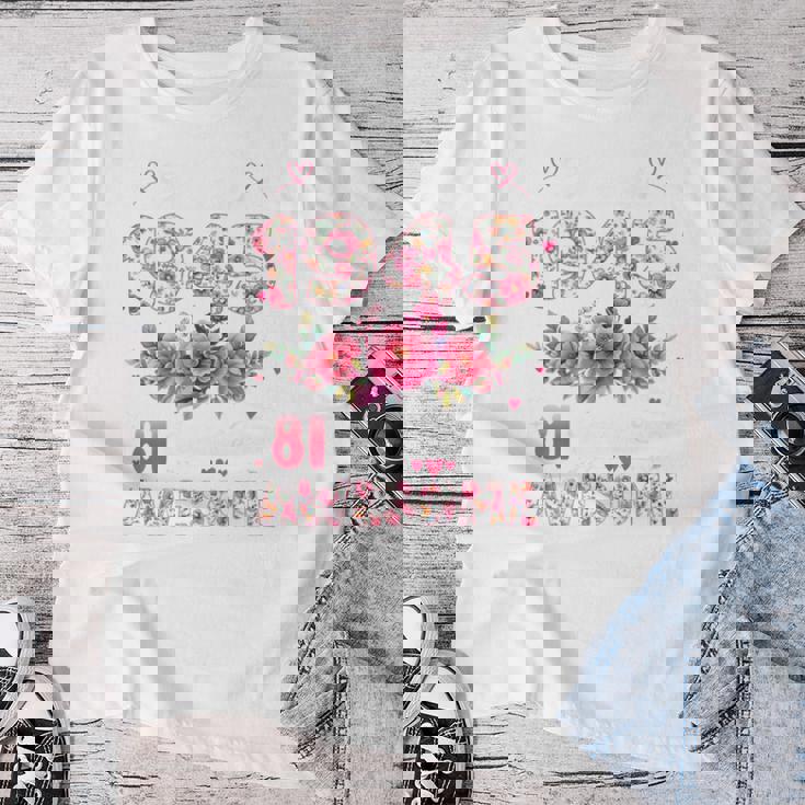 オンバック 81歳 1945年3月 花柄 81歳の誕生日 レディースTシャツ 面白い贈り物