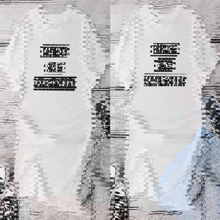 ピラティスは、女性と男性がピラティスを愛するすべてのものを修正します。 レディースTシャツ 面白い贈り物