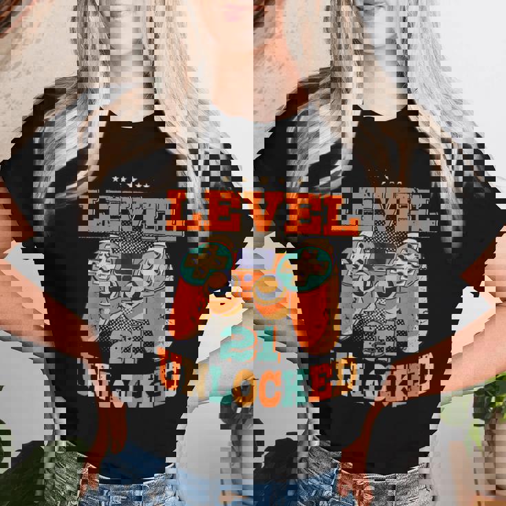 21歳の誕生日プレゼント 21歳 男性と女性、ビデオゲーム 2000年生まれ レディースTシャツ 彼女への贈り物