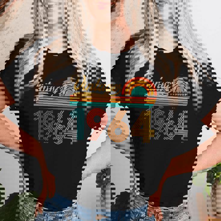 62歳の誕生日プレゼント 62歳 男性 女性 レトロ ヴィンテージ 1964 レディースTシャツ 彼女への贈り物