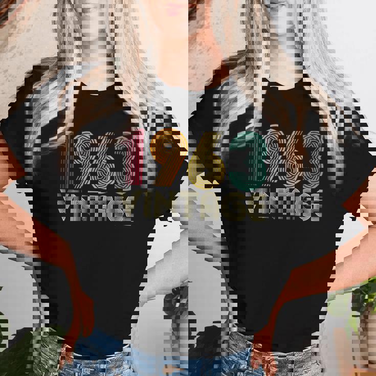 63歳の誕生日プレゼント 63歳 男性 女性 レトロ ヴィンテージ 1963 レディースTシャツ 彼女への贈り物