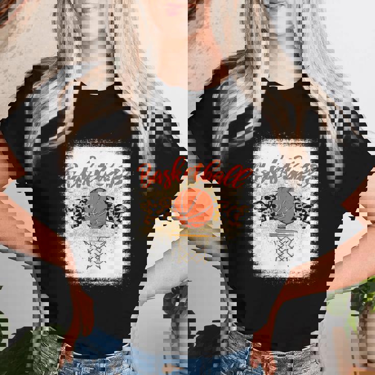 Basketball Mom Bleached Leopard 母の日 バスケットボール ママ レディースTシャツ 彼女への贈り物