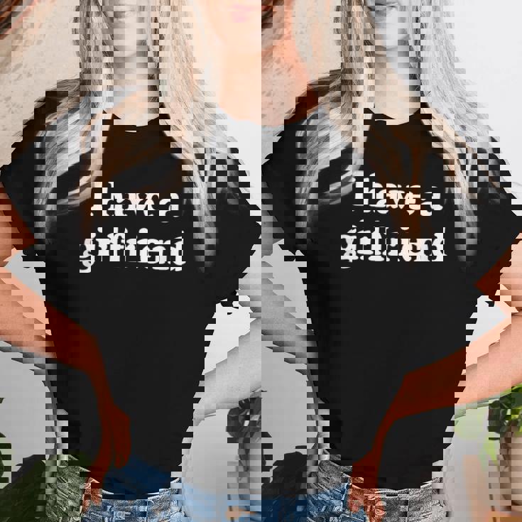 I Have A Girlfriend · 私にはガールフレンドがいます レディースTシャツ 彼女への贈り物