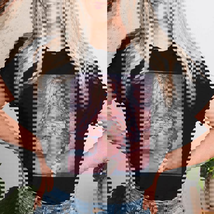 Hot Girl On ピストルを持つ少女 レディースTシャツ 彼女への贈り物