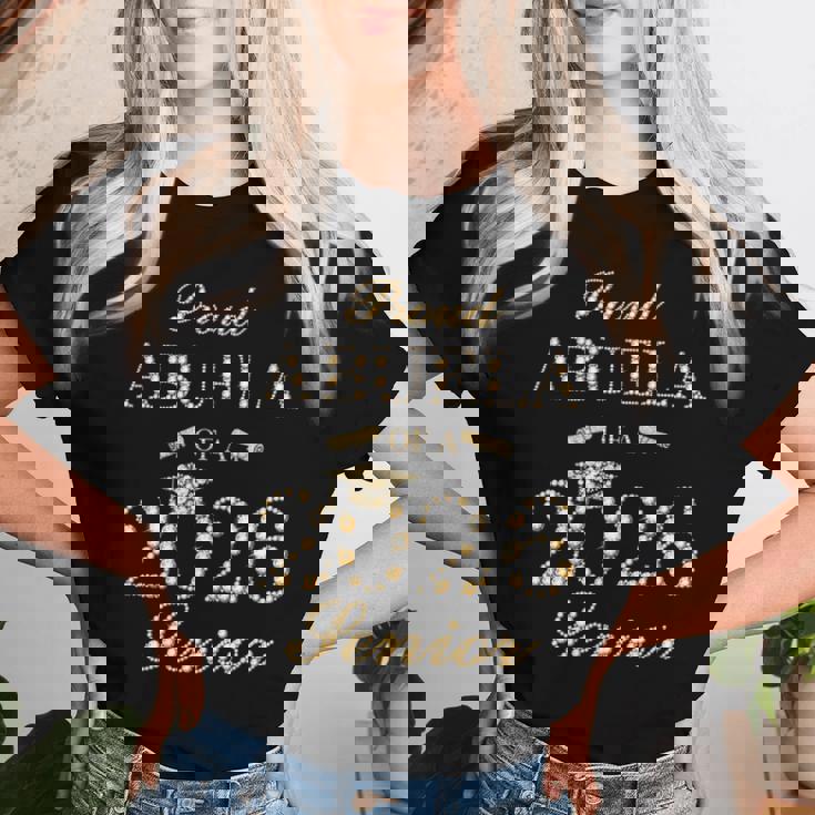 Proud Abuela Of A 2026 シニア 卒業 長袖tシャツ レディースTシャツ 彼女への贈り物