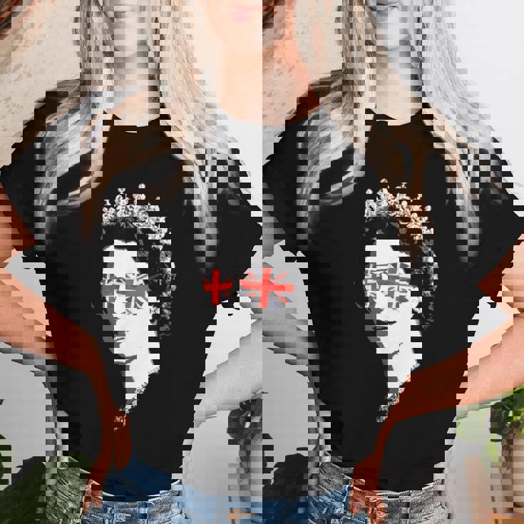 Queen Elizabeth Iiunglasses British Crown エリザベス女王 Meme レディースTシャツ 彼女への贈り物