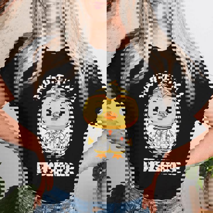 Trust Me I'm A Ducktor Duck Nurse 小児科医 レディースTシャツ 彼女への贈り物