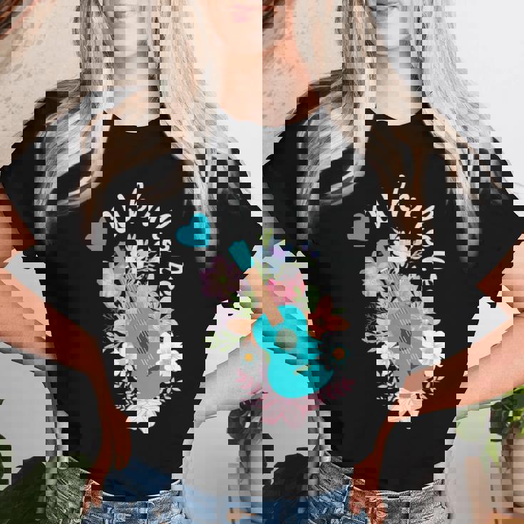 ウクレレギフト 70年代の花のウクレレ奏者 レディースTシャツ 彼女への贈り物