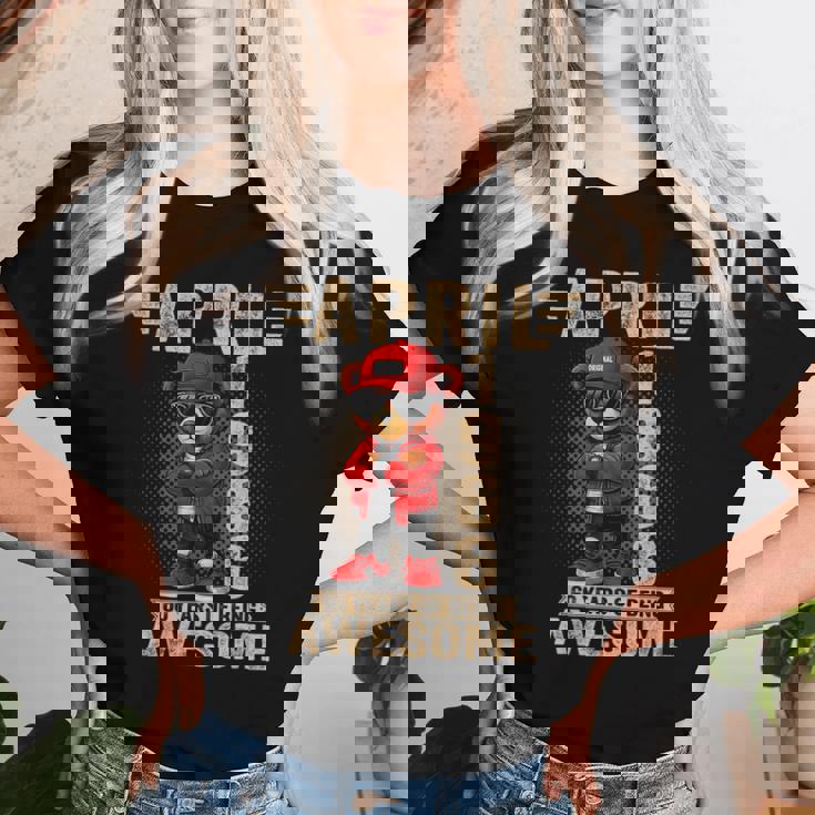 オンバック 4月60日 誕生日 男性 女性 1966年 テディベア レディースTシャツ 彼女への贈り物