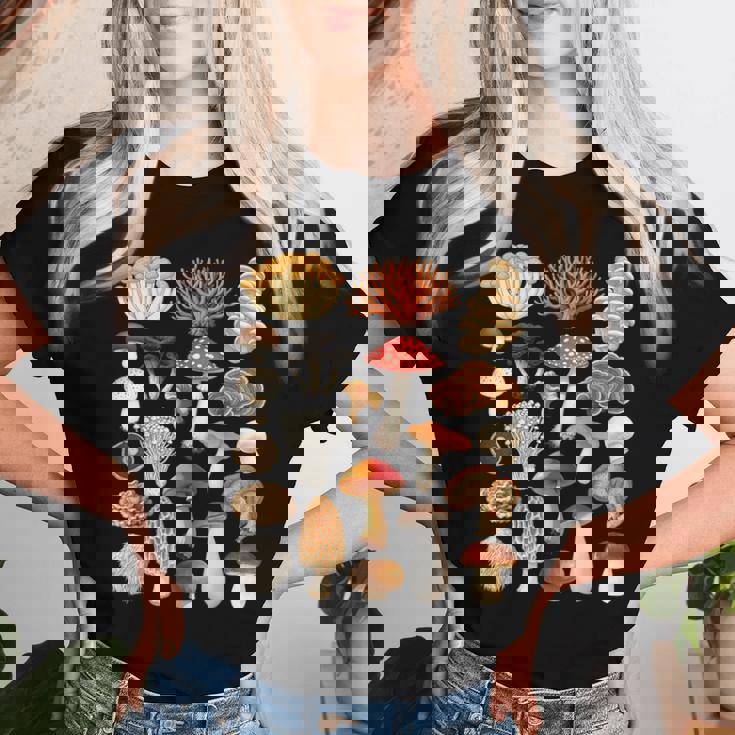 キノコの種類 自然 コテージコア ファン 男の子 女の子 キッズ レディースTシャツ 彼女への贈り物