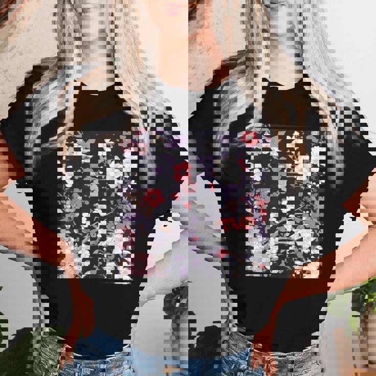 クラシックな桜柄の繊細なピンクの花びら。 レディースTシャツ 彼女への贈り物