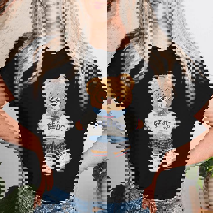 クールなテディベアの女の子と無料の抱擁イラストグラフィック。 レディースTシャツ 彼女への贈り物