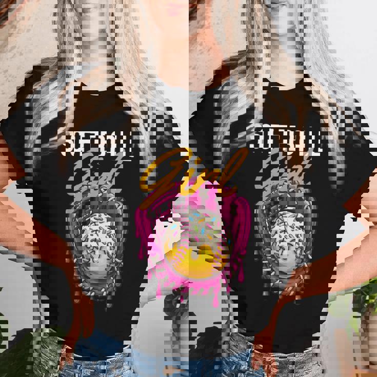 ソフトボール 女の子 名言 滴る アイスクリーム グラフィック ソフトボール ドリップ レディースTシャツ 彼女への贈り物