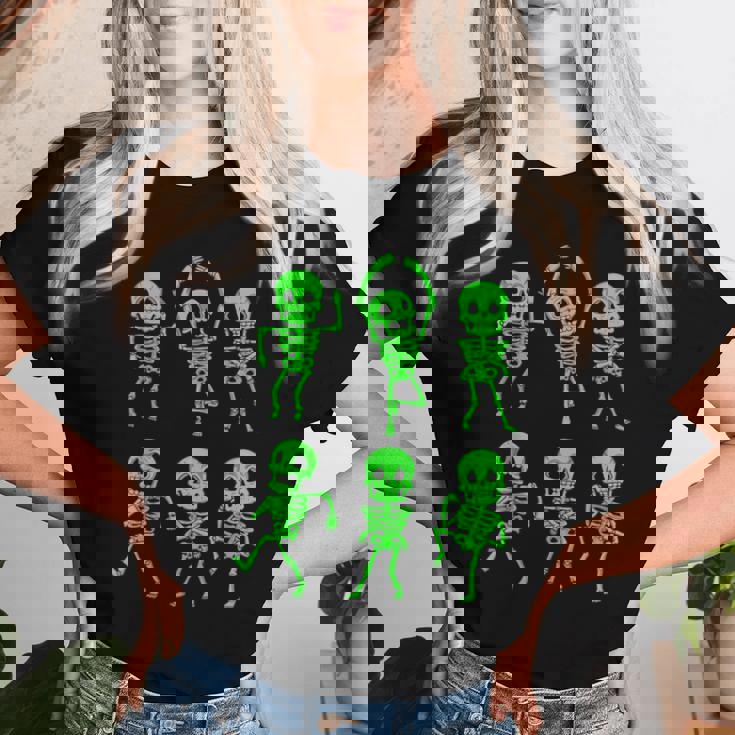 ハロウィン ダンシングスケルトン グリーン 不気味な男の子 女の子 キッズ レディースTシャツ 彼女への贈り物