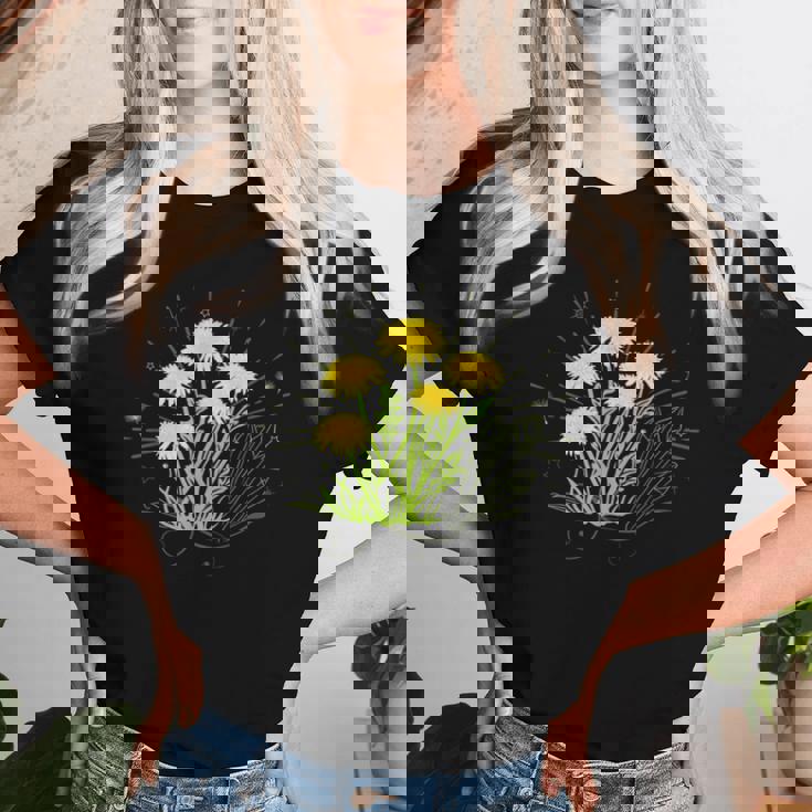 星と水晶の先端の夏の花とタンポポ レディースTシャツ 彼女への贈り物