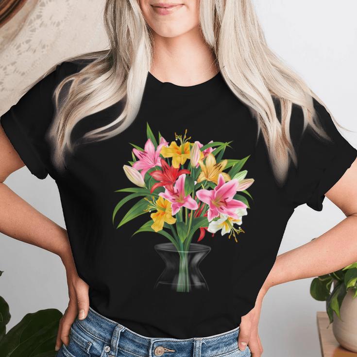 美しいユリの春の花 フローラルプリント ガーデニング レディースTシャツ 彼女への贈り物