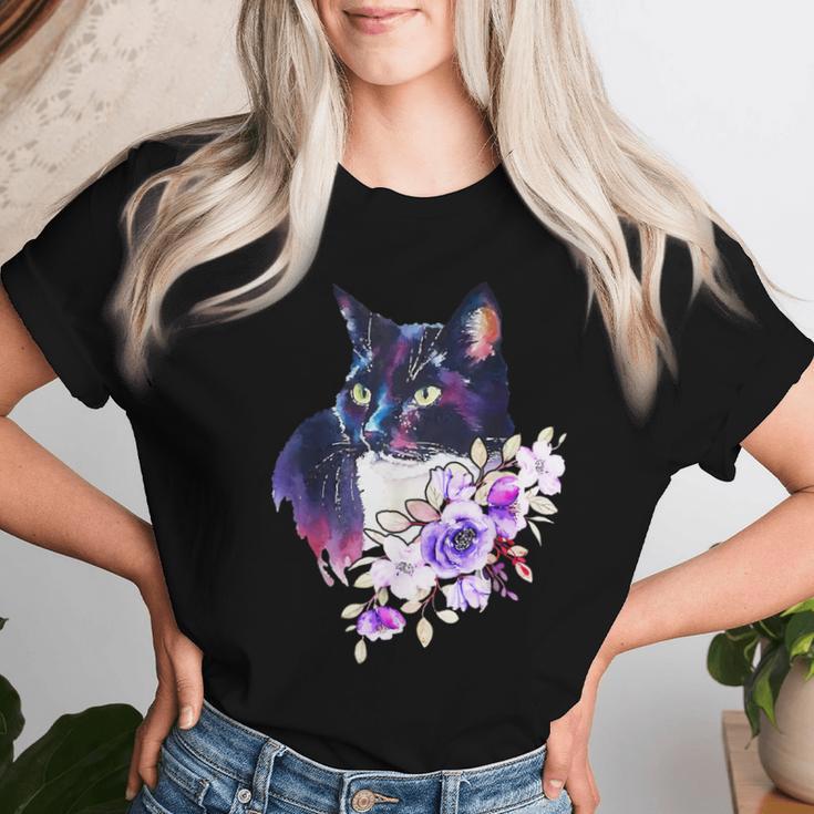 花と猫、水彩画のような表情 レディースTシャツ 彼女への贈り物