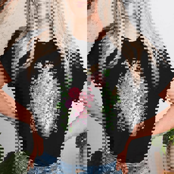 花の解剖学 人間の心とバラ、ボタニカルハート レディースTシャツ 彼女への贈り物