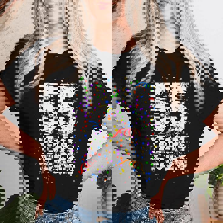 面白い 55 歳 若い55歳の誕生日おめでとうシャツ 男性用 女性用 レディースTシャツ 彼女への贈り物