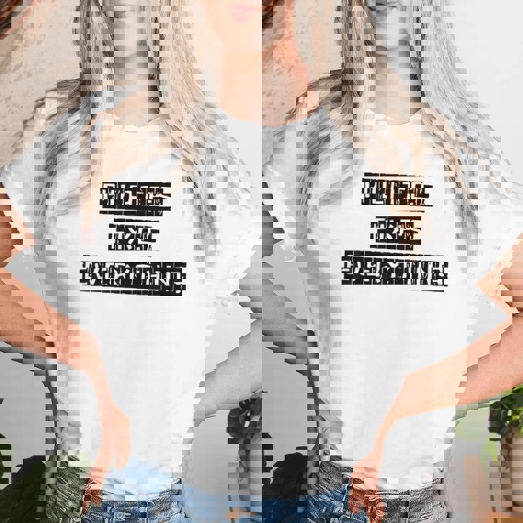 ピラティスは、女性と男性がピラティスを愛するすべてのものを修正します。 レディースTシャツ 彼女への贈り物