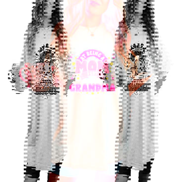 お母さんはおばあちゃんに昇進しました新しいおばあちゃんママ面白い母の日 レディースオーバーサイズコンフォートTシャツ