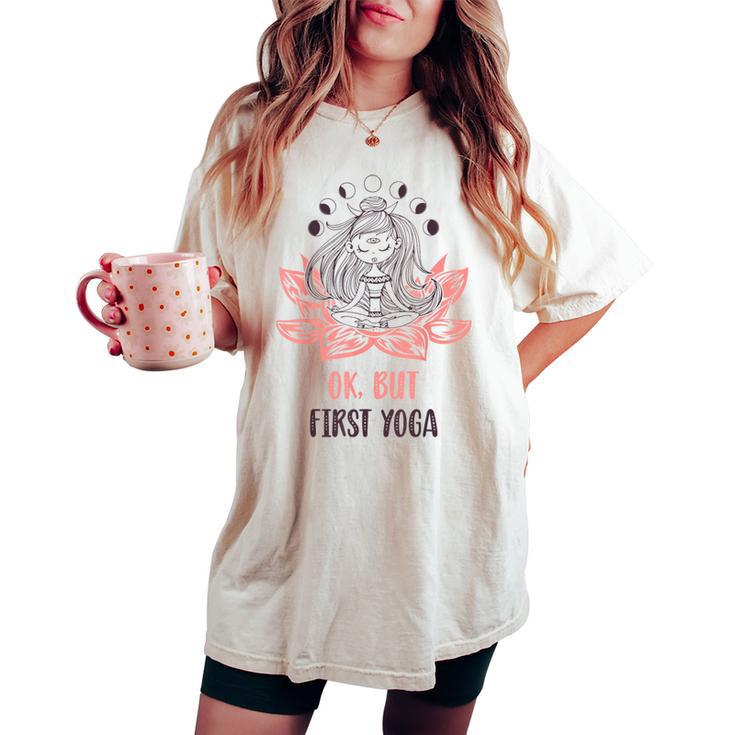 蓮の花 ハタ ヴィンヤサ アクロ ヨガ スピリチュアル デコレーション 月 レディースオーバーサイズコンフォートTシャツ