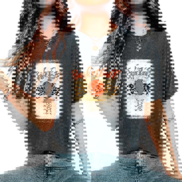 Basketball Mom Bleached Leopard 母の日 バスケットボール ママ レディースオーバーサイズコンフォートTシャツ