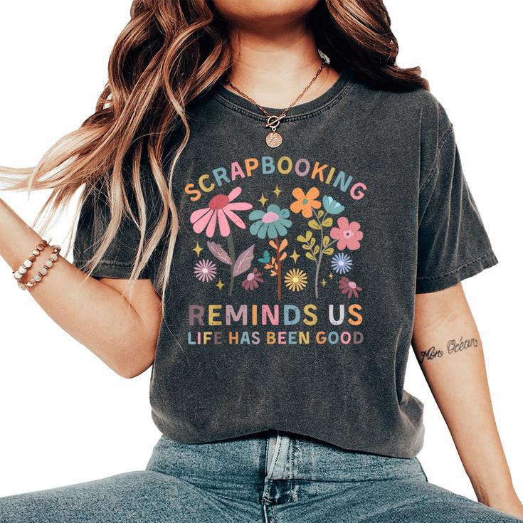 Retro Wildflowers Scrapbooking Reminds Crafter Mom Scrapbook Women's Oversized Comfort T-Shirt