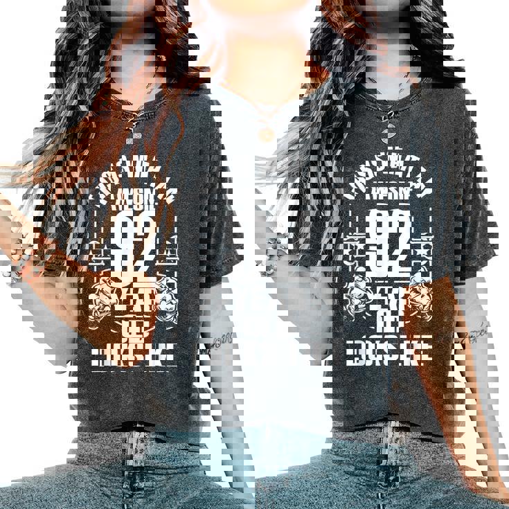 男性、女性、92歳の誕生日への92歳の誕生日プレゼント レディースオーバーサイズコンフォートTシャツ