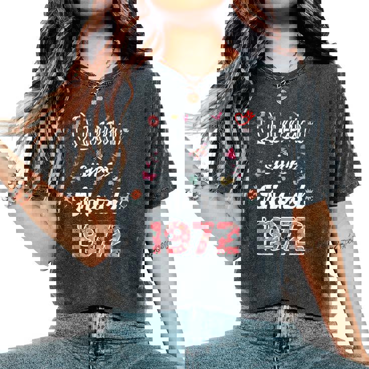 1972年3月より女王 花 1972年3月の誕生日 レディースオーバーサイズコンフォートTシャツ