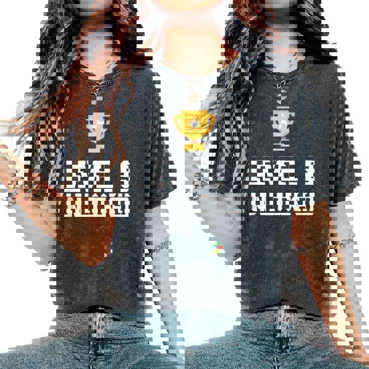 9歳 誕生日シャツ 男の子 女の子 ギフト 9歳 レベルアップ ゲーマー レディースオーバーサイズコンフォートTシャツ